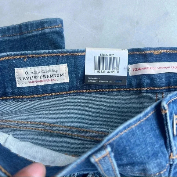 Levi's Premium Size 27 Women's Ripped 724 High Rise Straight Cropped Jeans NEW! - Picture 3 of 7